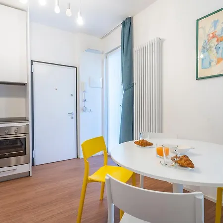 Guesthost - La Casetta Di Jordi Bright Flat With Patio Apartment