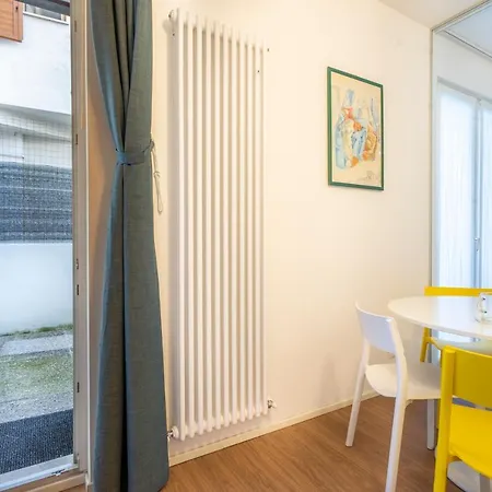 Apartment Guesthost - La Casetta Di Jordi Bright Flat With Patio *