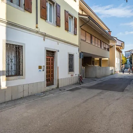 La Casetta Di Jordi Bright Flat With Patio Udine